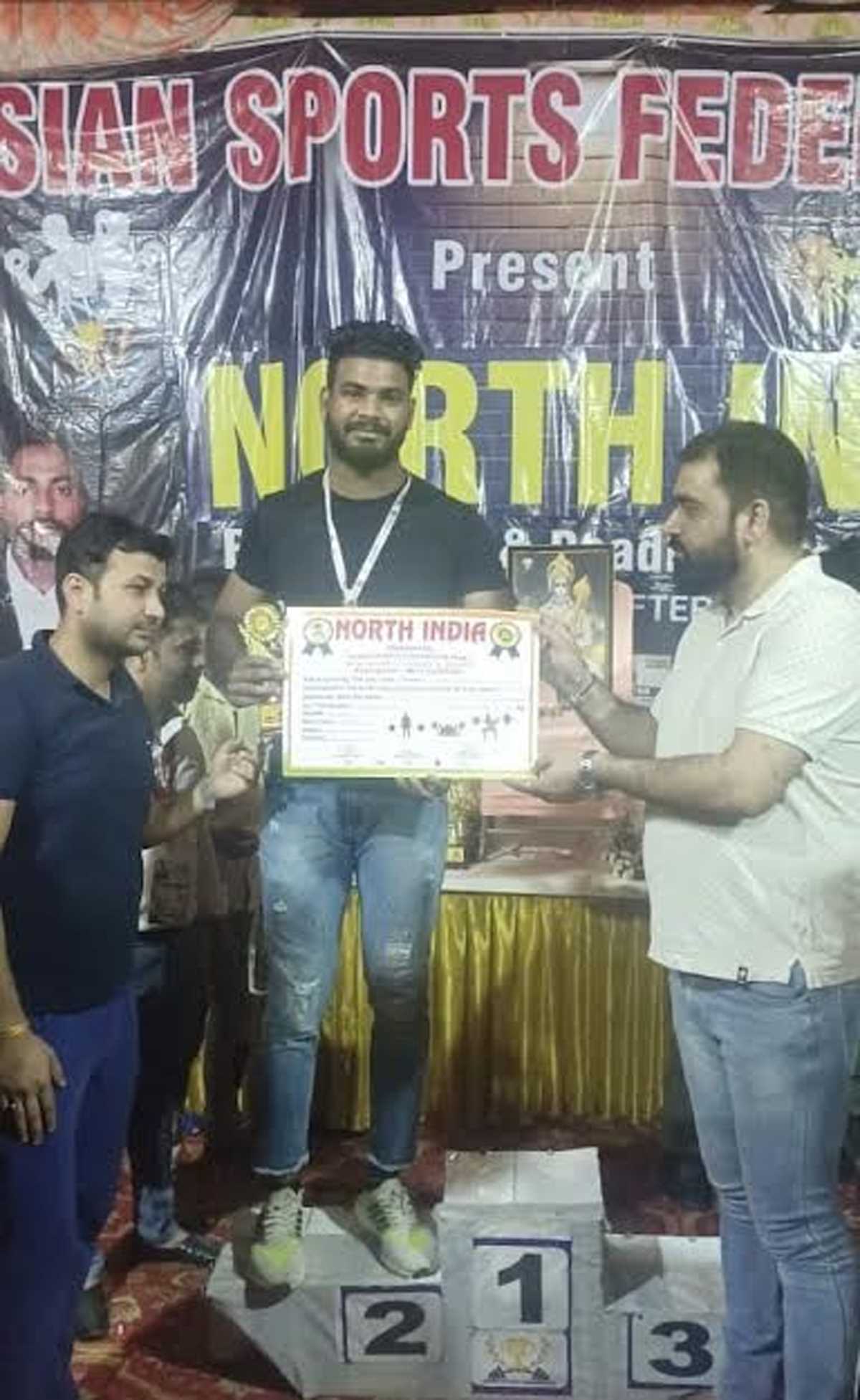 सौरभ बेनीवाल ने वेट लिफ्टिंग बेंच प्रेस में जीता रजत पदक